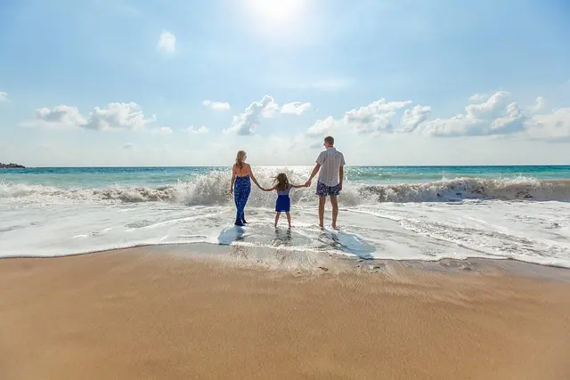 Familie am Strand Rostock